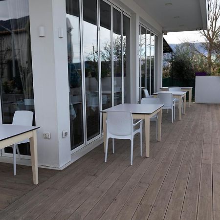 Dolce Italia Hotel Radhimë Екстериор снимка